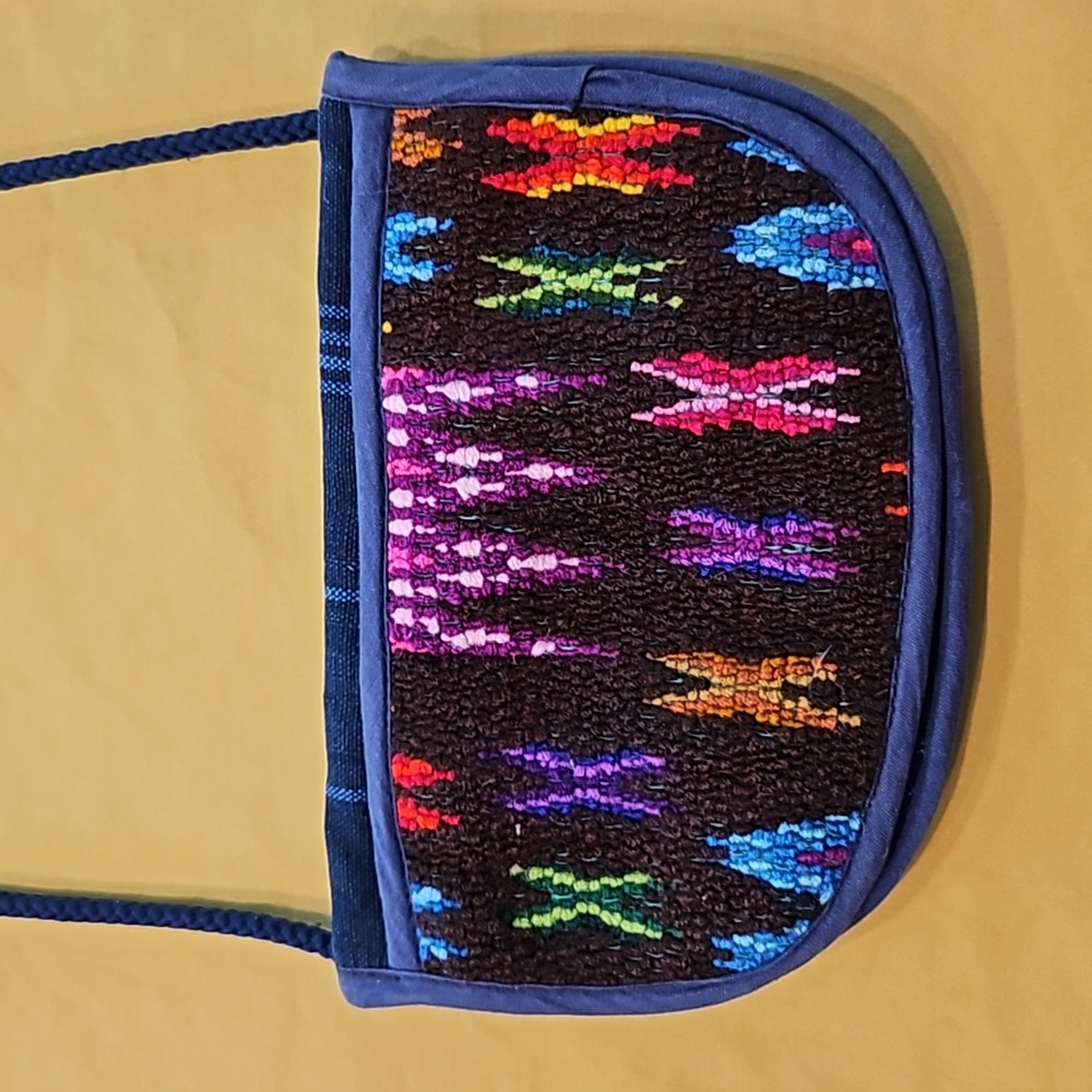 Guatemalan Huipil Crossbody Bag, an Artisanal Piece Crafted From Mayan Textiles - Picture 2 of 16